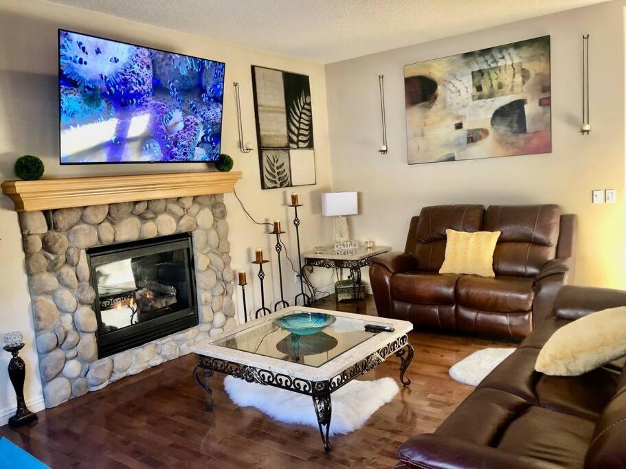 Вилла 2500 Sq House In Springbank Hill Bl 261818 Калгари Экстерьер фото