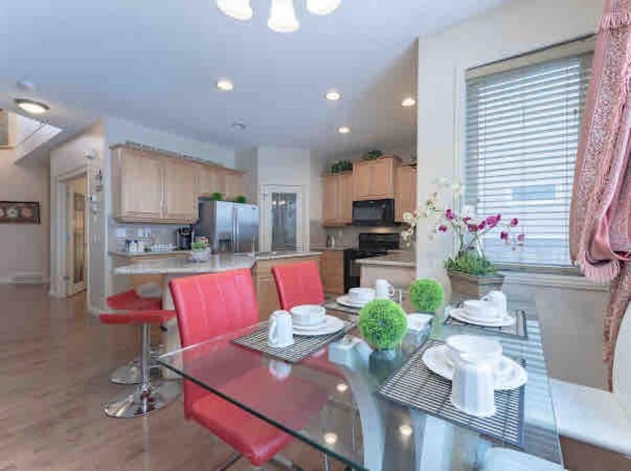 Вилла 2500 Sq House In Springbank Hill Bl 261818 Калгари Экстерьер фото