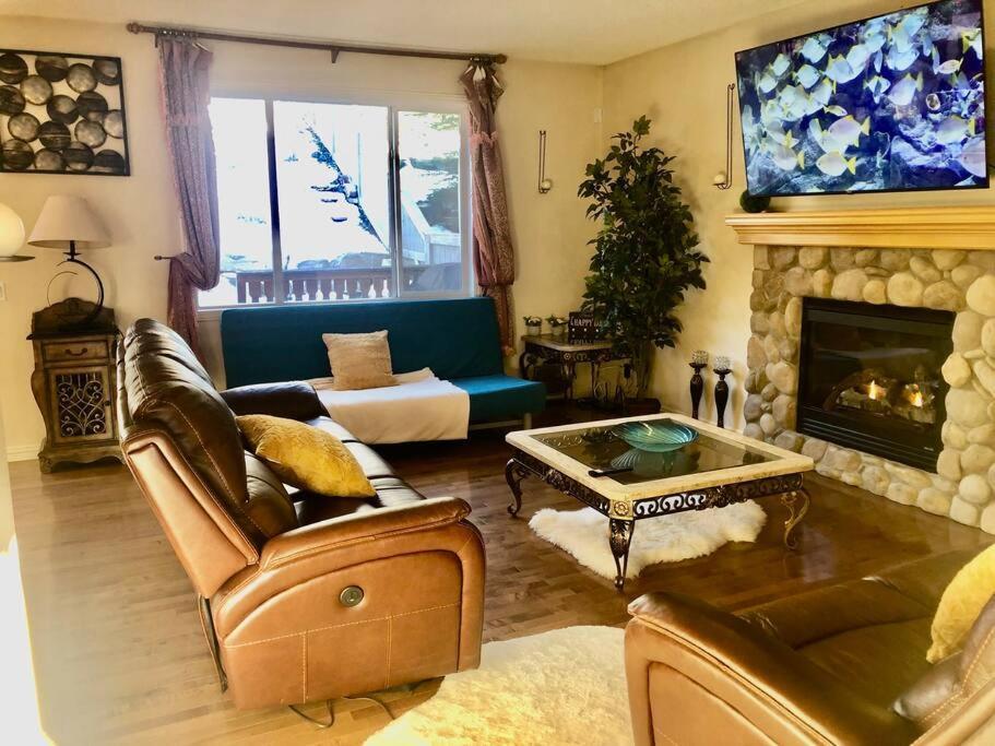 Вилла 2500 Sq House In Springbank Hill Bl 261818 Калгари Экстерьер фото