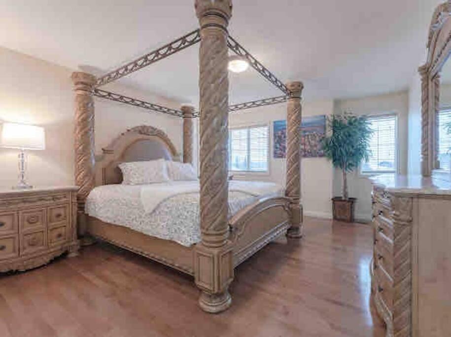 Вилла 2500 Sq House In Springbank Hill Bl 261818 Калгари Экстерьер фото